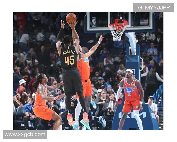 球迷炸锅:米切尔这一行为引热议!