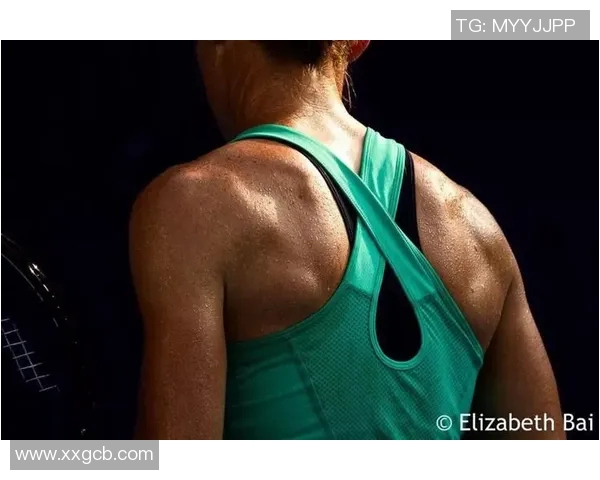 镜头捕捉：VAR赛场小动作引发热议