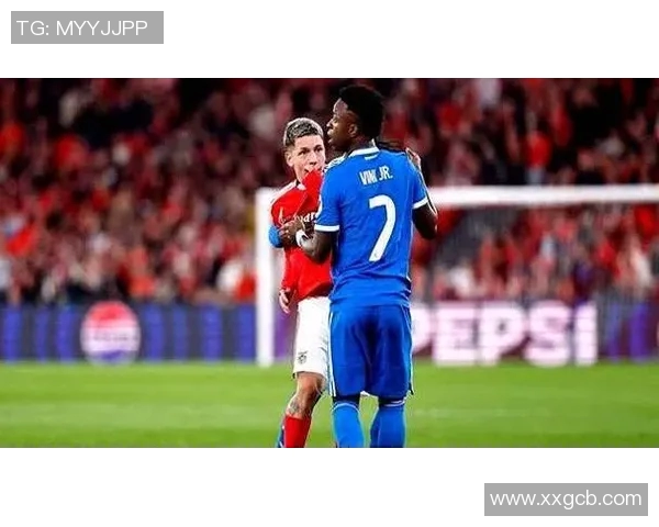 官方重磅公告某球员违规转会遭重罚同时追加停赛引发足坛热议 官方重磅公告某球员违规转会遭重罚同时追加停赛引发足坛热议